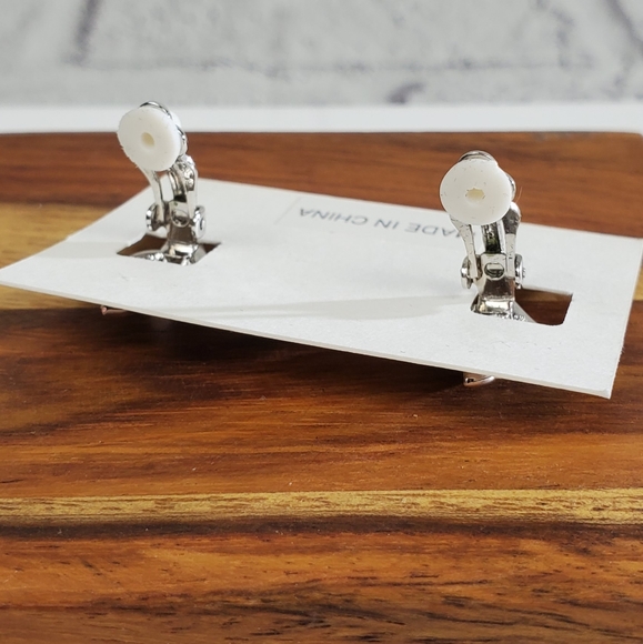 NWT Gorgeous clip-on earrings - Picture 4 of 5